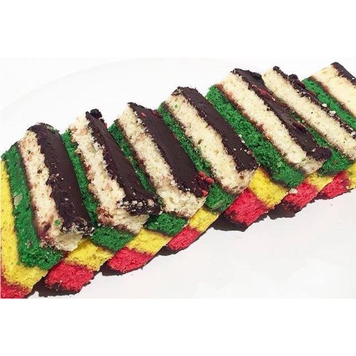 Rainbow Cake (30 slices) for