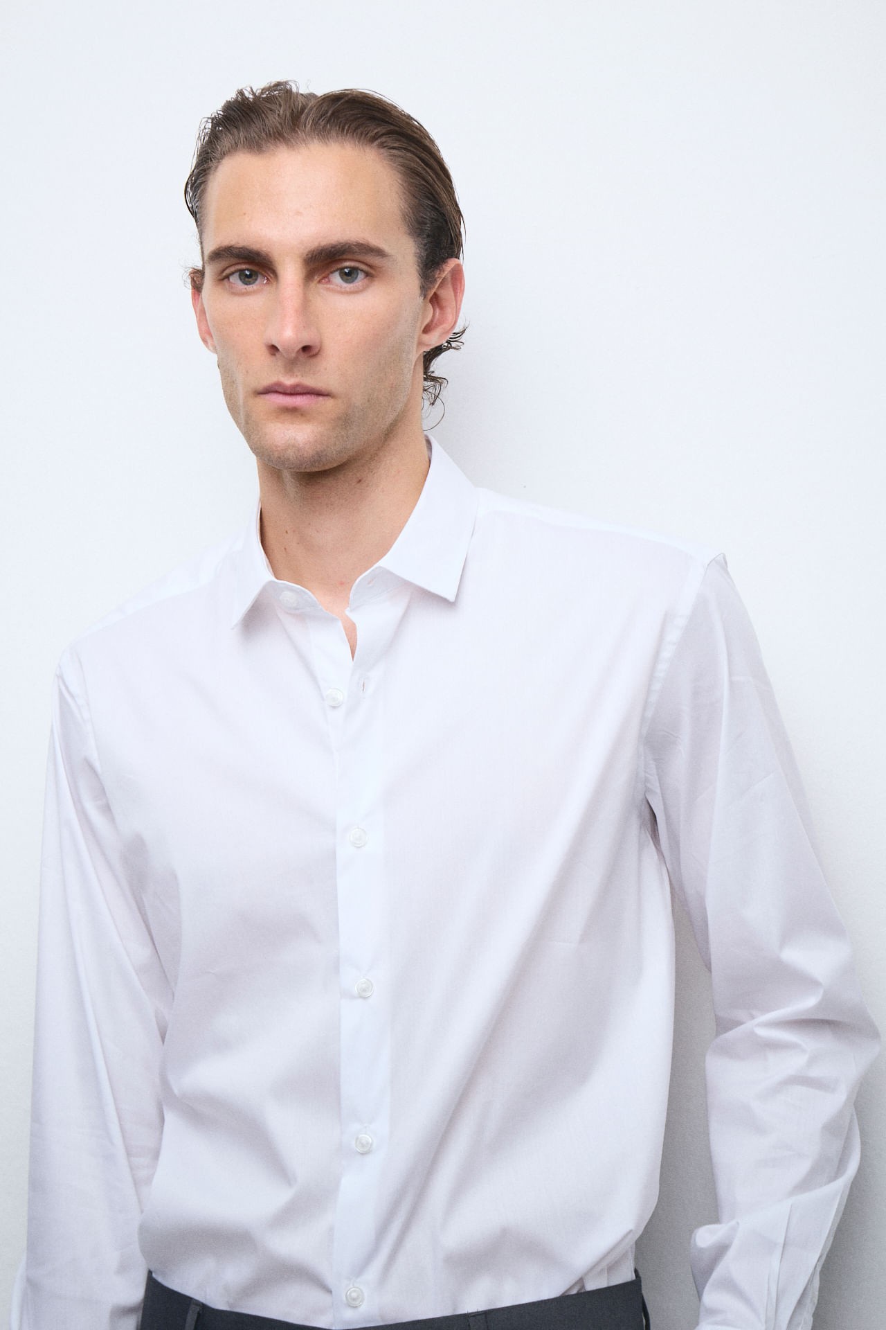Slim-fit comfort dress shirt for